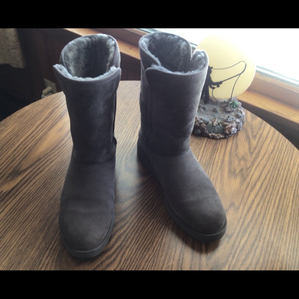 UGGS women’s gray short